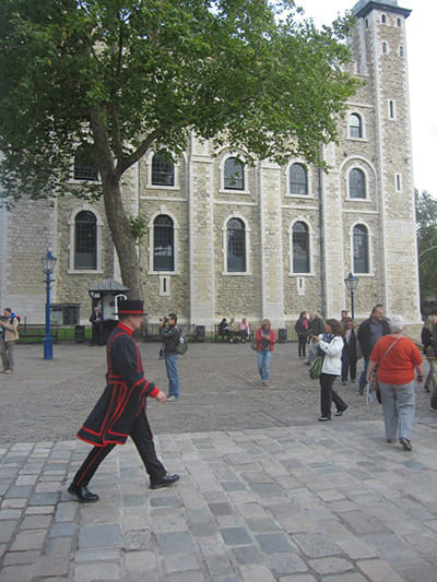 170117_gian06_tower-of-london-guards