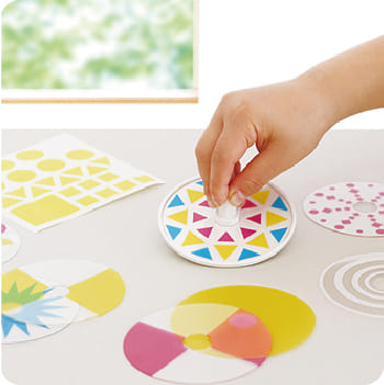 色ともようのふしぎ体験！「いろコマ」遊び
