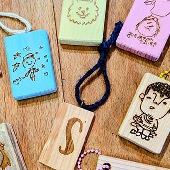 木の廃材にレーザー彫刻！キーホルダーづくり